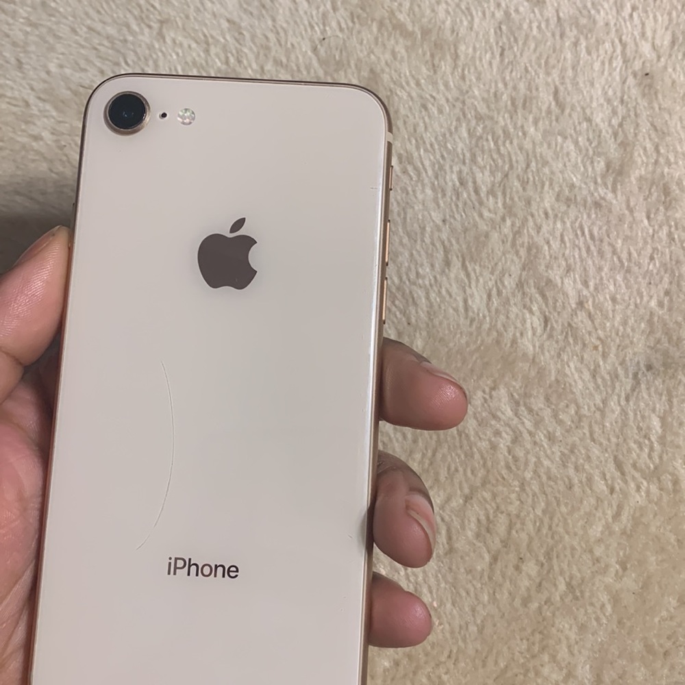 iPhone 8 - Picture 3 of 4